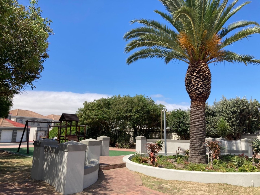 2 Bedroom Property for Sale in Parklands East Western Cape